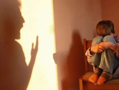 Σκότωσαν το παιδί τους στο ξύλο επειδή δεν διάβαζε!